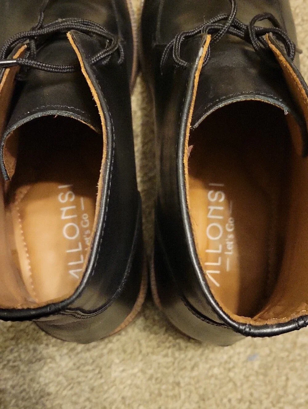 Men's Black Leather Chukka Boots - Classic Lace-Up. Very good Condition as shown